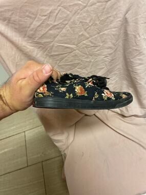 Vans Size 5 Womens or 3.5 Mens Black Floral Roses Low Lace Fashion Sneakers